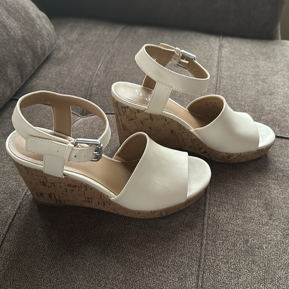 Franco Sarto Leather Cream Color Wedge Cork Sandals Size 7 - Picture 4 of 6